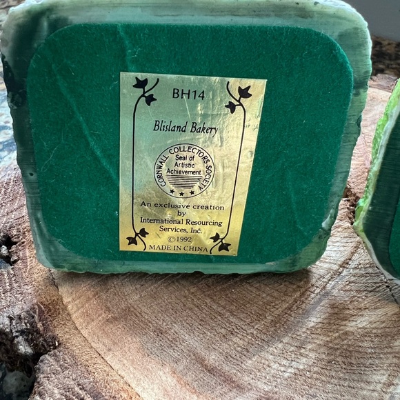 Hand Painted Cottages - Picture 8 of 16